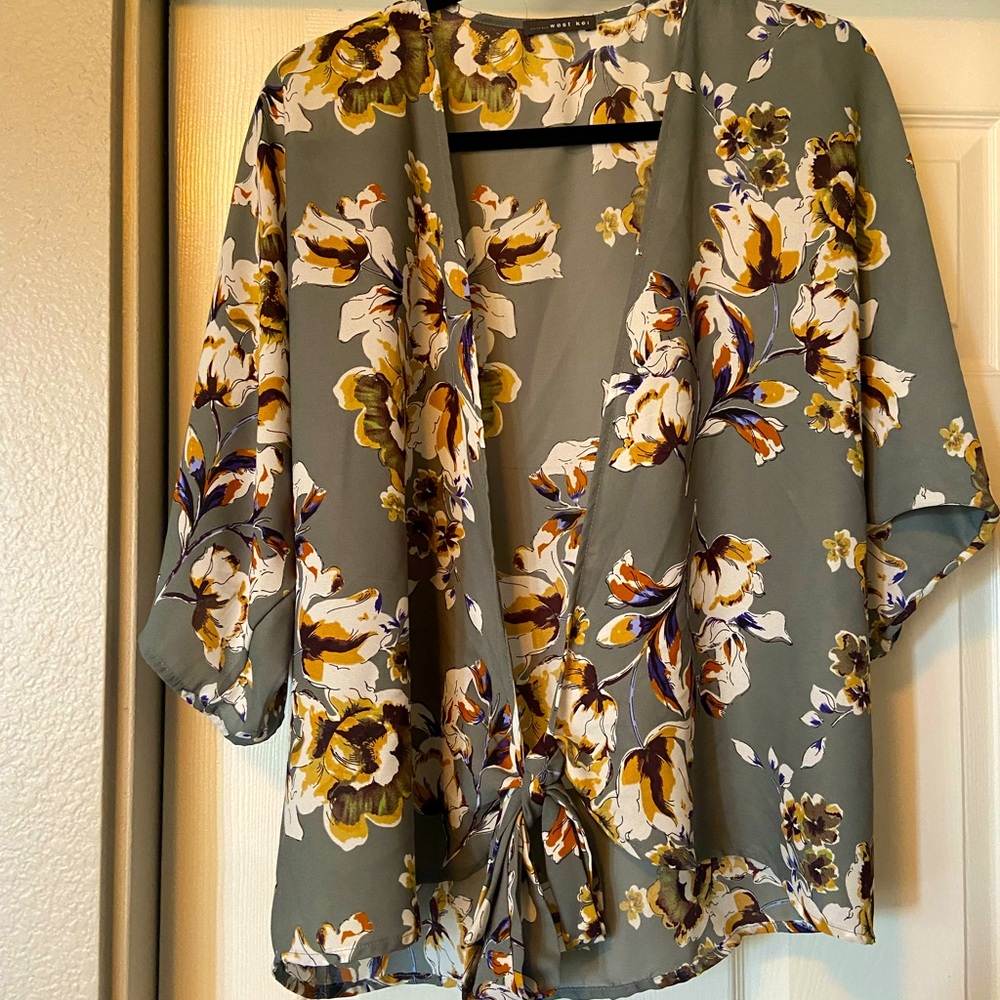 Floral kimono with waist tie accents. Wore once. Size small/medium.